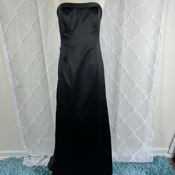 🔥ELEGANT🔥🚨David's Bridal🚨Black Satin Strapless Gown With Back Bustle Detail - Picture 2 of 10